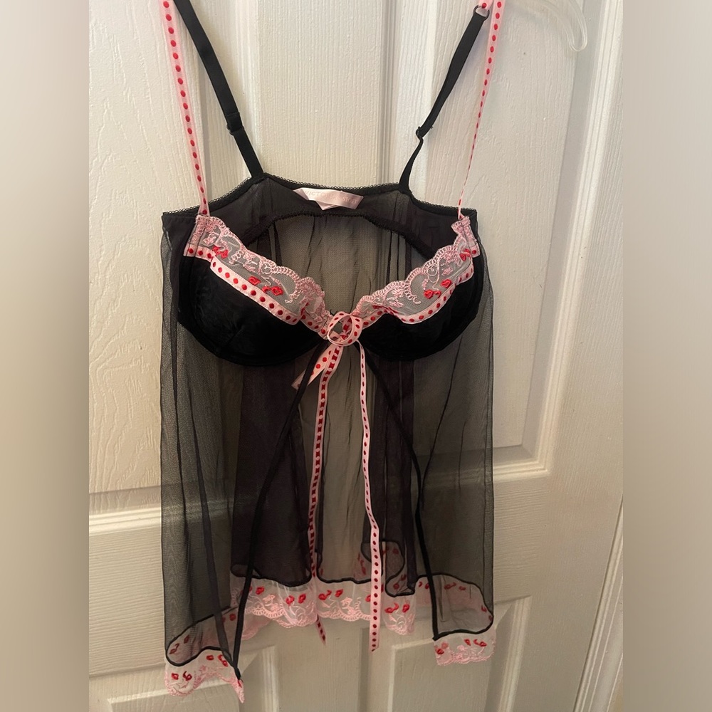 Victoria’s Secret Black And Red Lips Lingerie Chemise Vest 34C